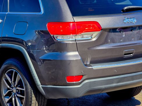 Used 2018 Jeep Grand Cherokee Limited image 17