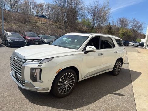 Used 2023 Hyundai Palisade Calligraphy w/ Cargo Package AWD/4WD image 3