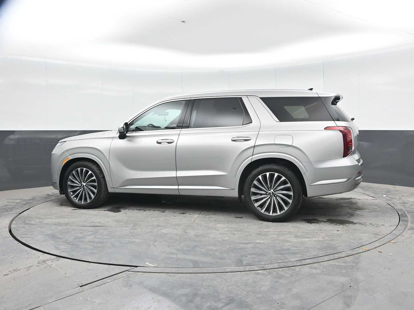 Used 2025 Hyundai Palisade Calligraphy AWD/4WD image 3