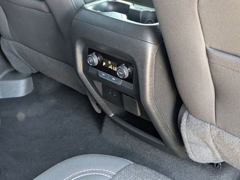 Used 2025 Chevrolet Traverse LT w/ Driver Confidence Package FWD image 31