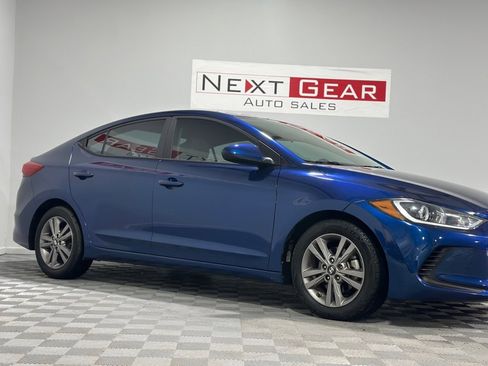 Used 2017 Hyundai Elantra SE image 2