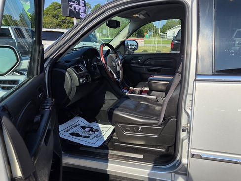 Used 2011 Cadillac Escalade 2WD image 14