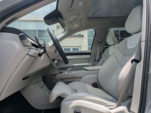 Certified 2025 Volvo EX90 Ultra AWD/4WD image 2