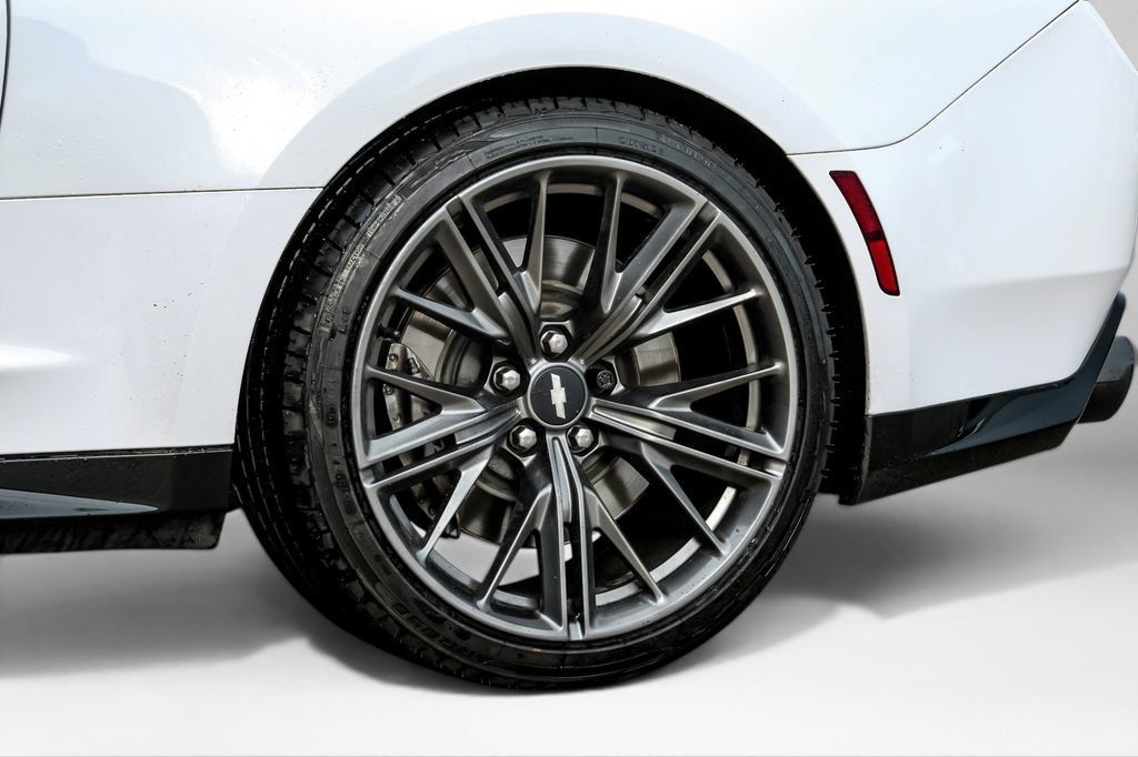 Used 2018 Chevrolet Camaro ZL1 RWD image 40