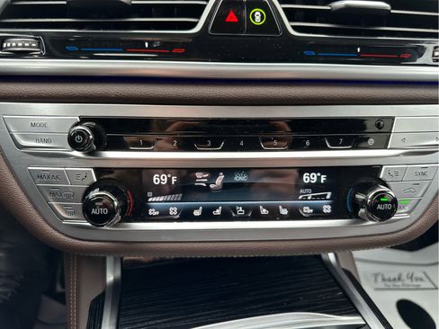 Used 2022 BMW 750i xDrive image 36