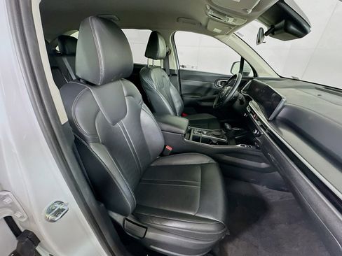 Used 2024 Kia Sorento S image 31