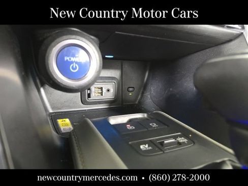 Used 2021 Toyota Venza LE AWD/4WD image 19