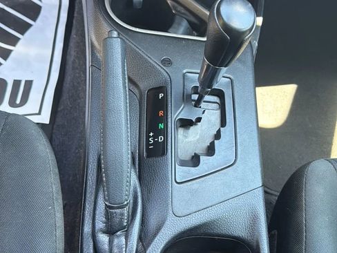 Used 2018 Toyota RAV4 LE FWD image 17