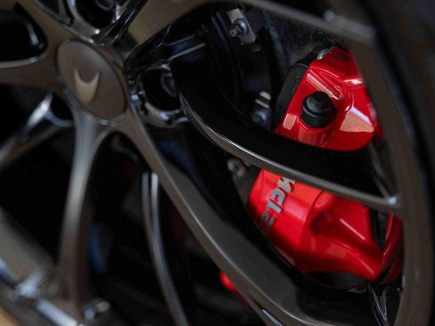 Used 2025 McLaren Artura Spider image 18