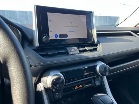 Used 2025 Toyota RAV4 XLE image 21