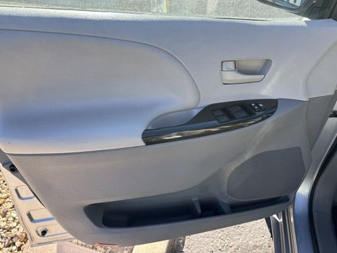 Used 2012 Toyota Sienna LE image 10