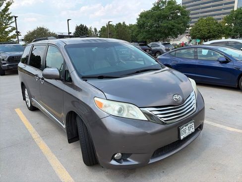 Used 2011 Toyota Sienna Limited w/ Premium Pkg AWD/4WD image 2