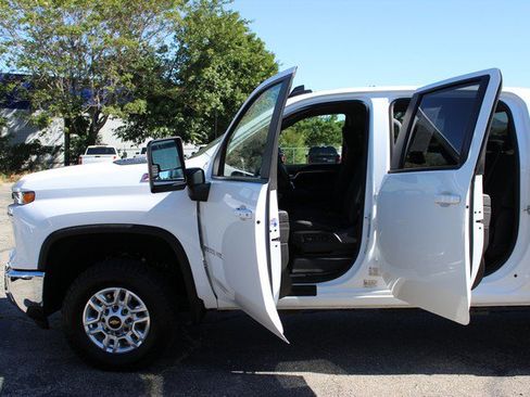 Used 2024 Chevrolet Silverado 2500 LT w/ Convenience Package AWD/4WD image 10