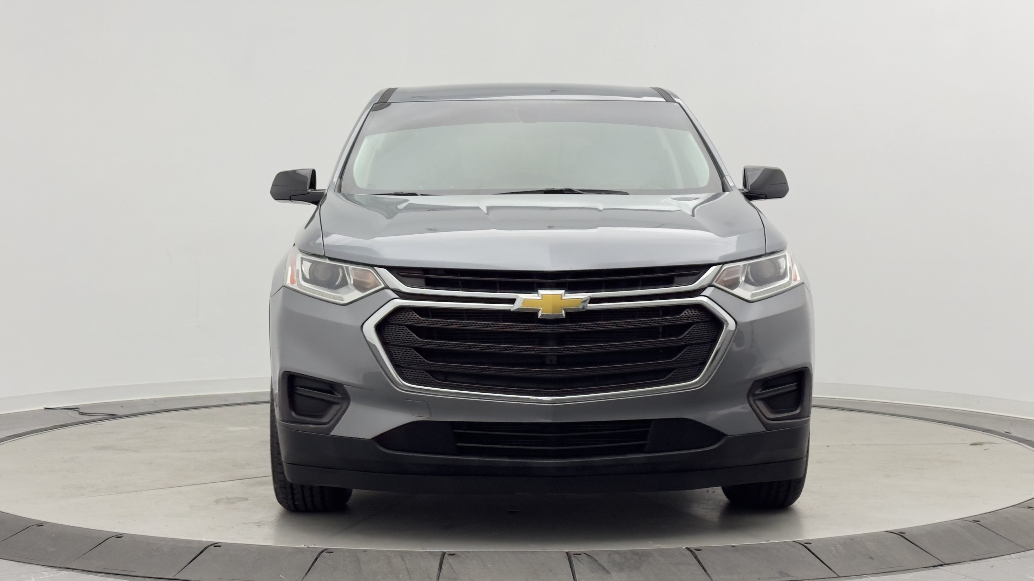 Used 2018 Chevrolet Traverse LS FWD image 2