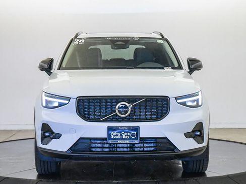 Certified 2026 Volvo XC40 B5 Plus AWD/4WD image 7