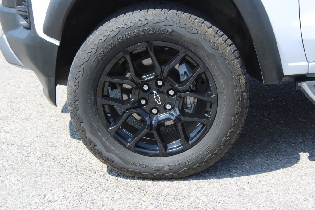 Used 2024 Chevrolet Colorado Trail Boss w/ LPO, Dark Essentials Package AWD/4WD image 8