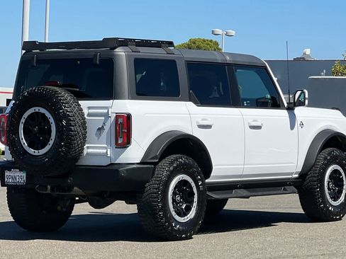 Used 2024 Ford Bronco Outer Banks w/ Sasquatch Package AWD/4WD image 2