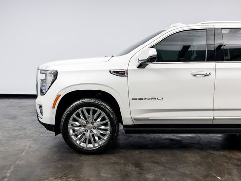 Used 2025 GMC Yukon Denali w/ Denali Reserve Package image 10