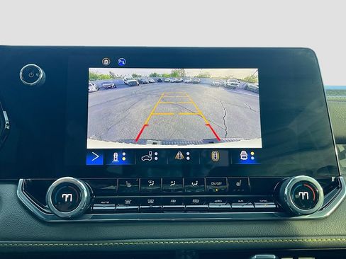 Used 2024 Chevrolet Colorado ZR2 w/ Technology Package AWD/4WD image 13