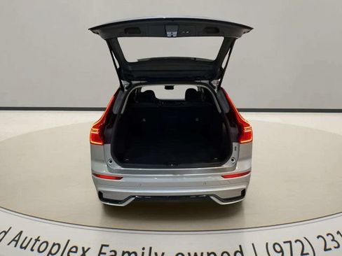 Used 2025 Volvo XC60 B5 Core AWD/4WD image 9