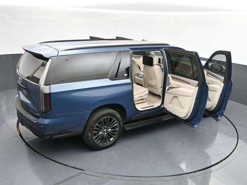 Used 2025 Cadillac Escalade ESV Sport Platinum image 52