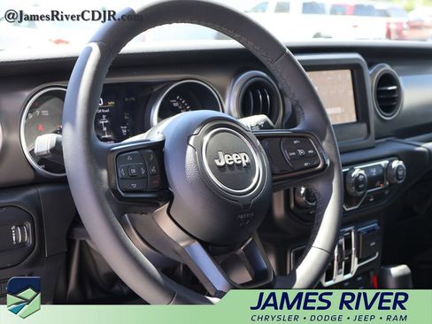 Used 2023 Jeep Wrangler Unlimited AWD/4WD image 23