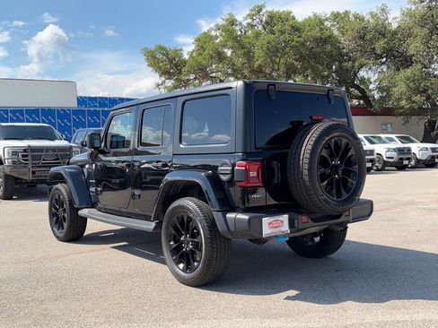 Used 2023 Jeep Wrangler Unlimited Sahara w/ Cold Weather Group AWD/4WD image 6