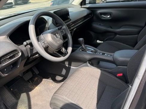Used 2024 Honda HR-V LX image 2