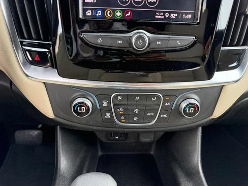 Used 2022 Chevrolet Traverse LS FWD image 15