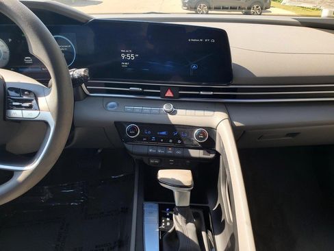 Used 2024 Hyundai Elantra SEL FWD image 10