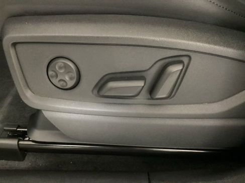 Certified 2025 Audi Q5 2.0T Premium w/ Convenience Plus Package image 15