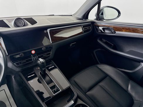 Certified 2022 Porsche Macan S image 23