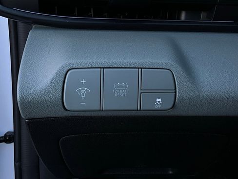 Used 2025 Hyundai Elantra Limited image 25