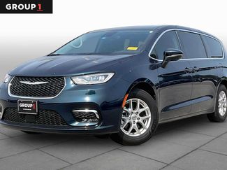 Used 2023 Chrysler Pacifica Touring-L FWD video 1