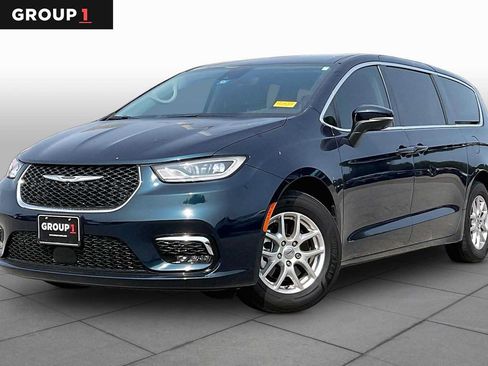 Used 2023 Chrysler Pacifica Touring-L FWD image 1