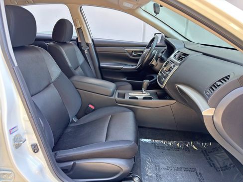 Used 2016 Nissan Altima 2.5 SR w/ LED Appearance Package FWD image 14