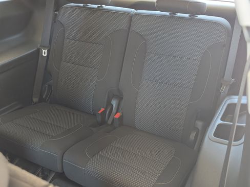 Used 2023 GMC Acadia SLE FWD image 17