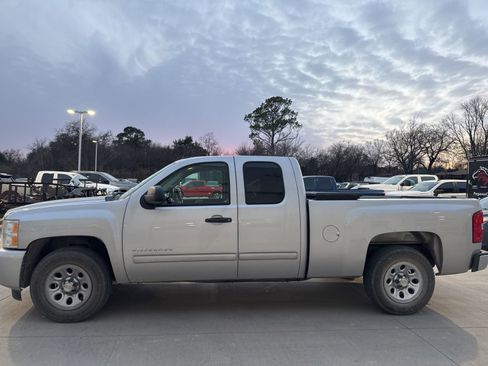 Used 2010 Chevrolet Silverado 1500 LS image 2