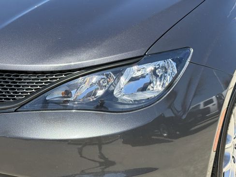 Used 2023 Chrysler Voyager LX image 11