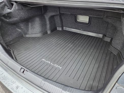 Used 2017 Toyota Avalon XLE w/ Carpet Mat Package FWD image 28