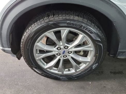 Used 2022 Ford Explorer Limited image 11