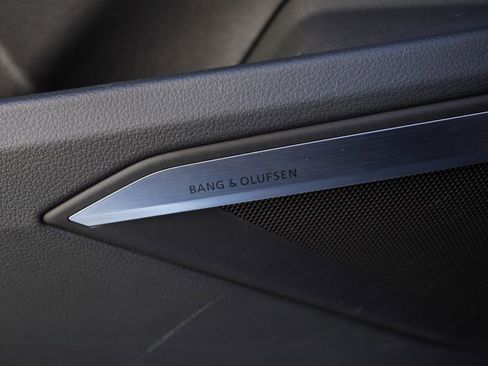 Used 2023 Audi e-tron Premium Plus image 37