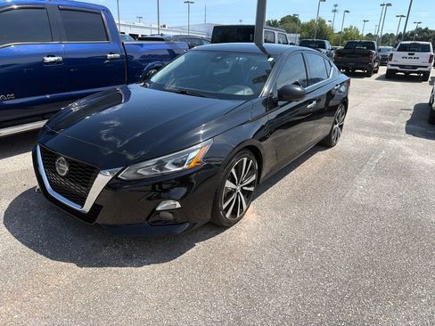 Used 2019 Nissan Altima 2.5 Platinum FWD image 1