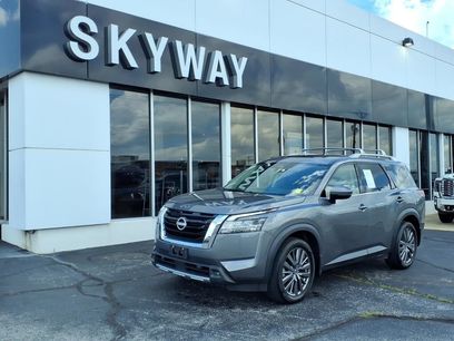 Used 2024 Nissan Pathfinder SL w/ SL Premium Package