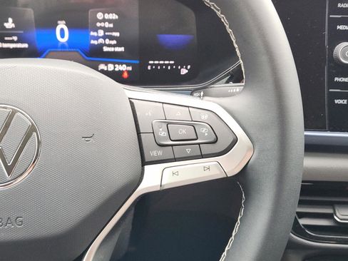 Used 2023 Volkswagen Taos SE image 25