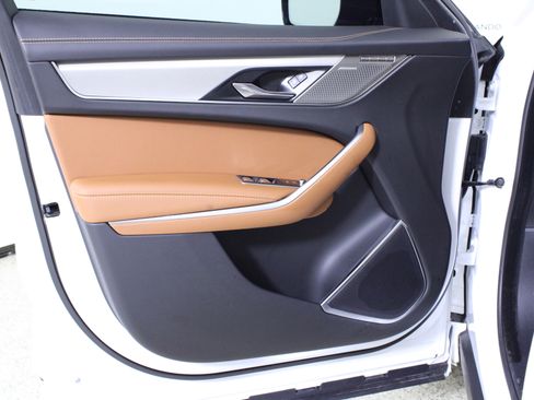 Used 2025 Jaguar F-PACE R-Dynamic S image 18