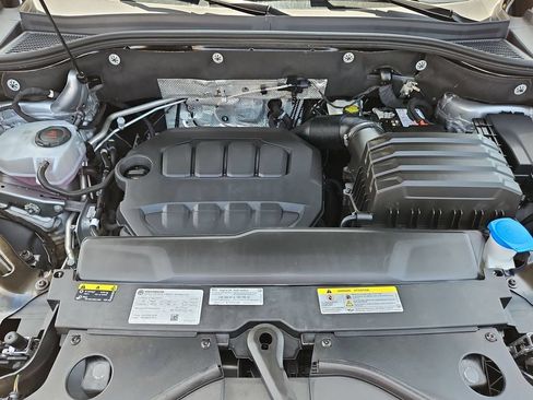 Used 2025 Volkswagen Atlas Cross Sport SE FWD image 35