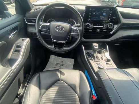 Used 2022 Toyota Highlander XSE AWD/4WD image 11