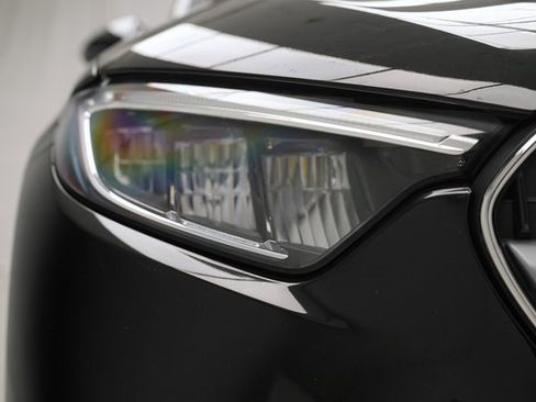 Used 2024 Mercedes-Benz GLC 300 4MATIC image 9