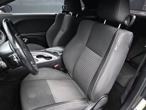 Used 2019 Dodge Challenger R/T w/ Driver Convenience Group image 9